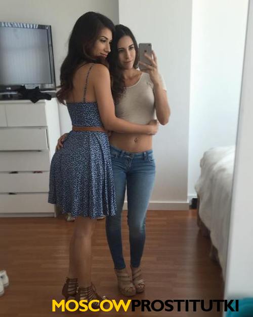  Карина и Алена 14022